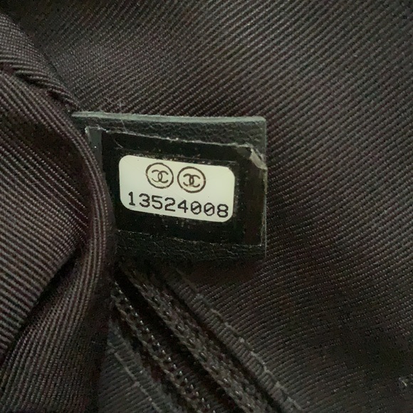 AUTH Chanel Matelasse black patent  quilted tote bag - Picture 7 of 11